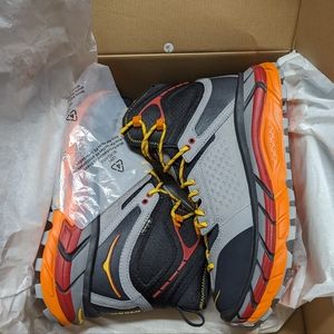 Hoka Tor Ultra Hi - Black Chili Pepper - 8.5M